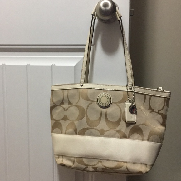 Coach Handbags - Authentic Coach signature purse